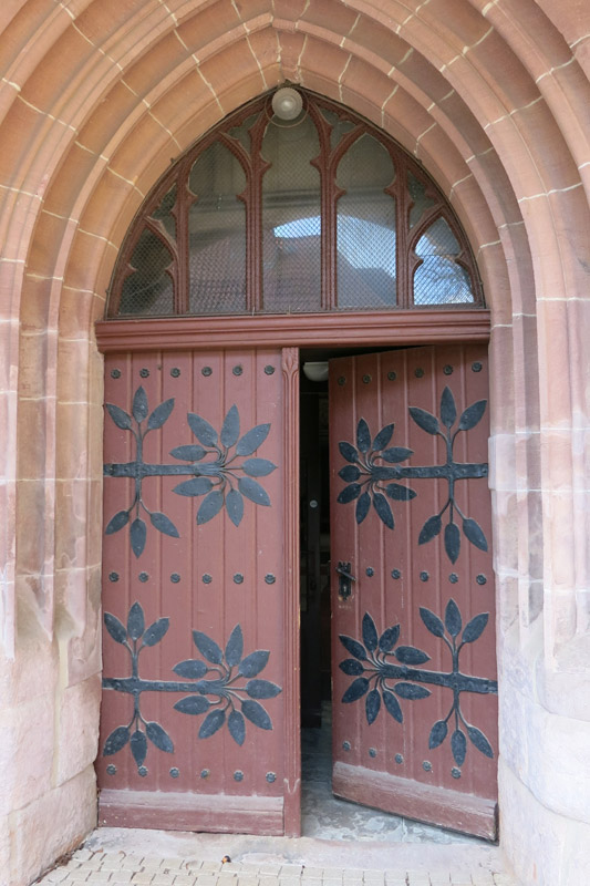 offene Kirchentüren